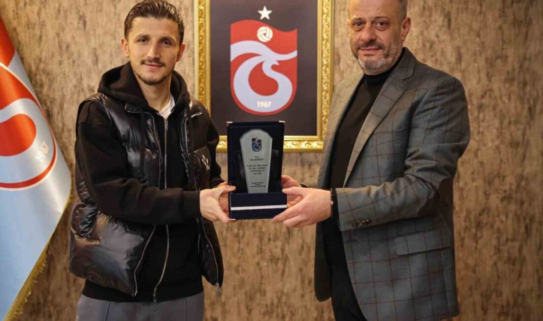 Trabzonspor, Enis Bardhi ile karşılıklı sözleşme feshi sonrası teşekkür plaketi