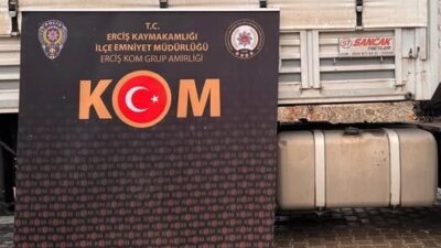 Erciş ilçesinde yapılan ihbar sonucu bir kamyon içerisinde 844 litre