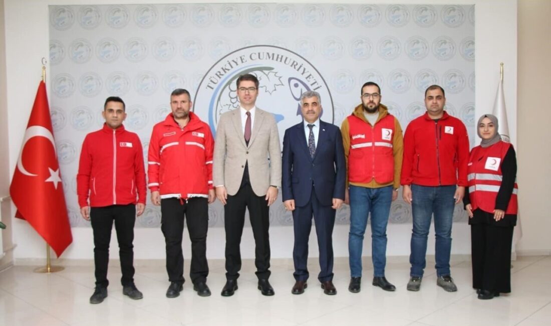 Ercış’ta gönüllü kan bağışına ödül.Bağışçılara plaket ve madalya sunuldu.Murat Karaloğlu'nun