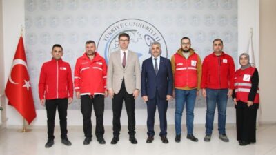 Ercış’ta gönüllü kan bağışına ödül.Bağışçılara plaket ve madalya sunuldu.Murat Karaloğlu'nun