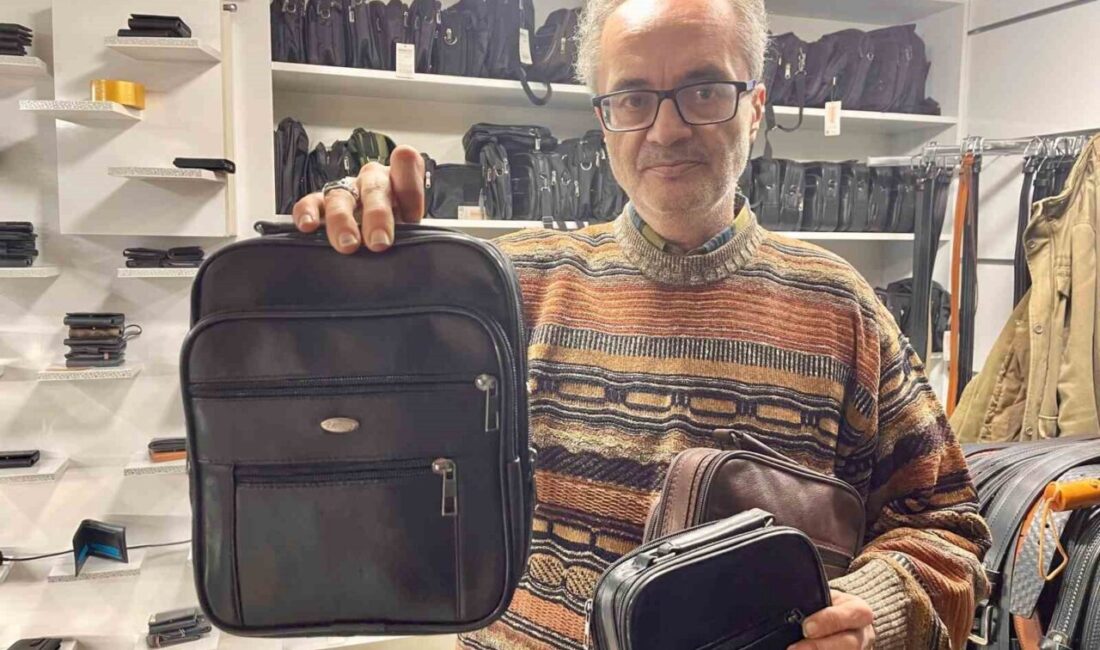 Erkekler de kadınlar kadar çanta kullanmaya başladı Eskişehirli esnaf Selim Gün,