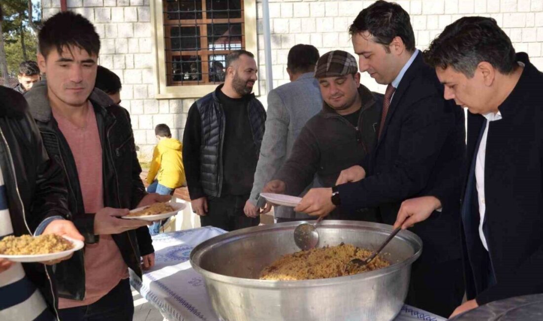 Söğüt ilçesindeki Ertuğrul Gazi Türbesi'nde her Cuma Namazı sonrası şifalı