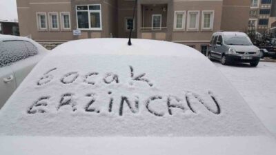 Erzincan'da şehir merkezi ve yüksek kesimler kar yağışıyla beyaz örtüyle