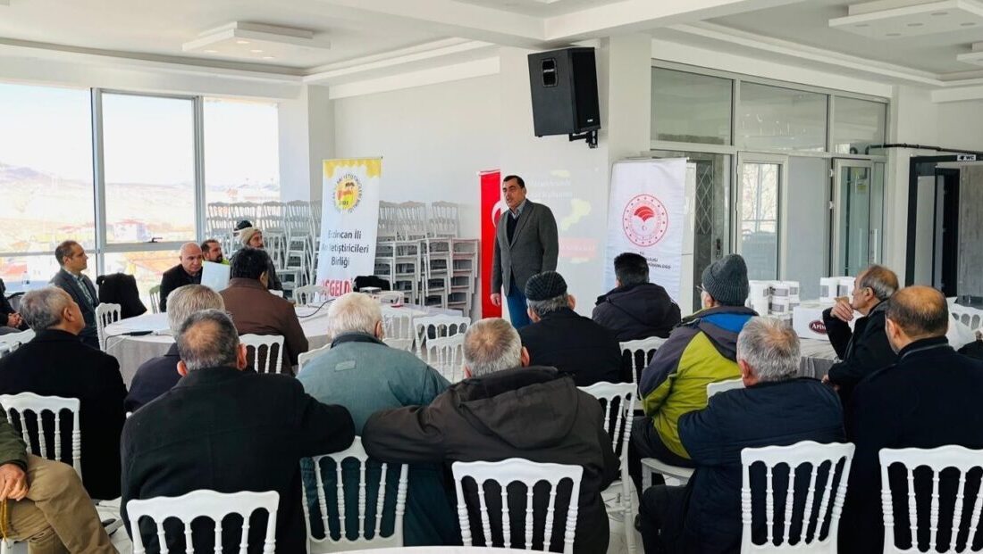 Erzincan ve ilçelerinde arıcılara varroa ilacı dağıtılarak eğitim verildi. Proje,