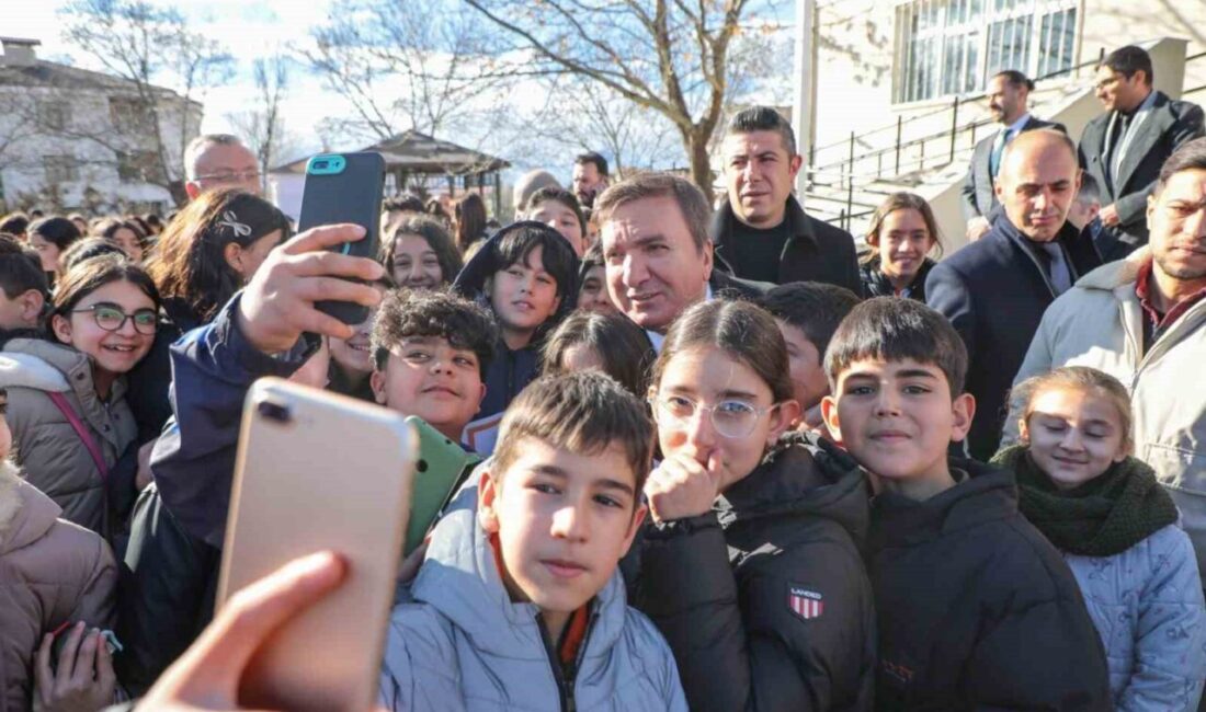 Erzincan'da 41 bin 540 öğrenci karnelerini aldı. Vali Hamza Aydoğdu,