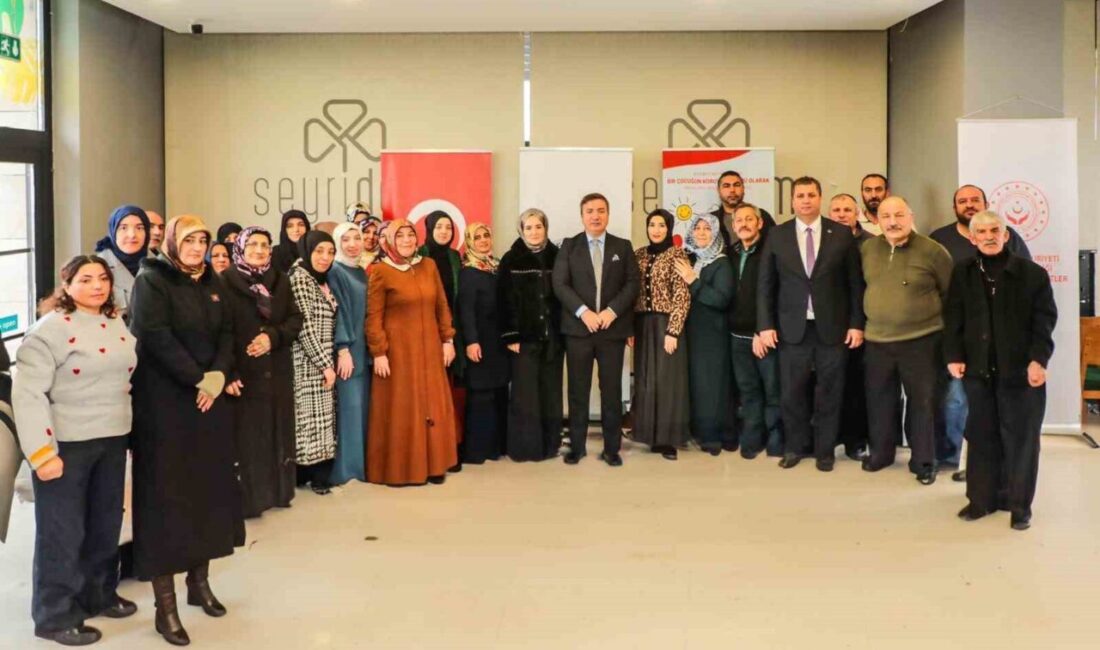 Erzincan Valisi Hamza Aydoğdu, eşi Emine Aydoğdu ve diğer yetkililer,