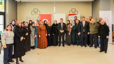 Erzincan Valisi Hamza Aydoğdu, eşi Emine Aydoğdu ve diğer yetkililer,