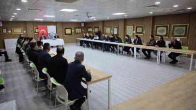 Erzincan Valisi Hamza Aydoğdu başkanlığında tarımsal ürünler üzerine toplantı düzenlendi.