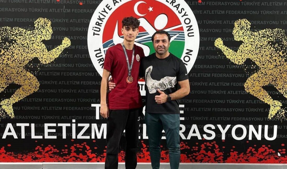 Erzincanlı atlet Mahir İçli, İstanbul'da düzenlenen U20 Atletizm Türkiye Salon