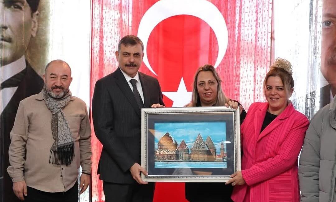 Erzurum Yeni Medya Derneği’nden Vali Çiftçi’ye İdareciler Günü jesti Erzurum Yeni Medya Derneği,