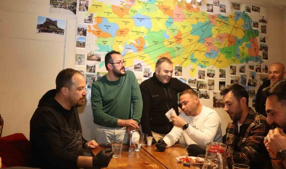 Oltu Siyah İnci Motosiklet Grubu, dünyanın en acı biberini yiyerek