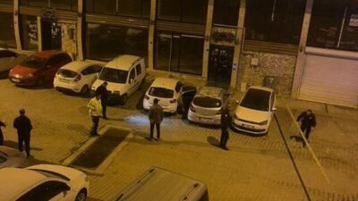 Birecik'te mahalle muhtar adayı Ömer Karaoğlan, evinin önünde silahlı saldırıya