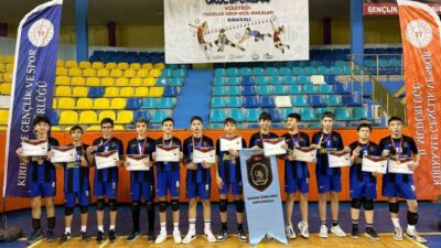 Suzan Gürcanlı Ortaokulu Yıldız Erkekler Voleybol Takımı, Eskişehir birincisi olarak