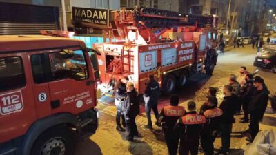 Batman'da bir kadın, evini ateşe vererek komşularından itfaiyeyi aramasını istedi.