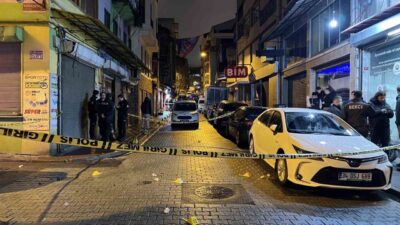 Fatih'te kasklı 4 şüpheli çamaşırhaneye saldırdı, 2 kişi yaralandı. Güvenlik
