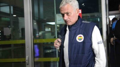 Fenerbahçe, Konyaspor maçı için Konya'ya geldi. Mourinho ve futbolcuları taraftarlar