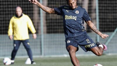 Fenerbahçe, Konyaspor maçı hazırlıklarına Mourinho yönetiminde başladı. Core çalışmalarıyla idmana