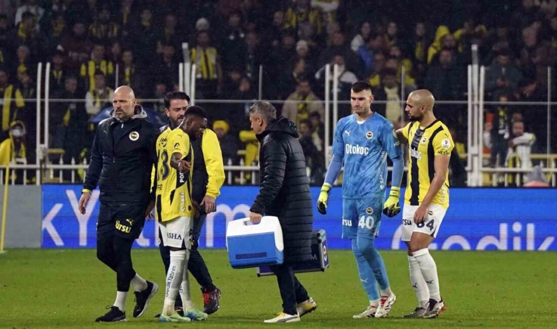 Fenerbahçe'nin Hırvat kalecisi Dominik Livakovic'in sağ arka adalesinde yırtık ve