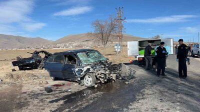 Derinkuyu'da trafik kazasında baba ve oğul hayatını kaybederken 4 kişi