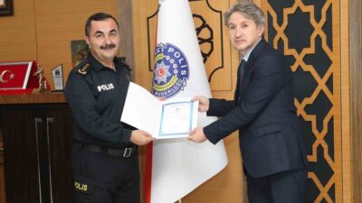 Samsun'da hırsızlık zanlısını araç kovalamacasıyla yakalayan polisler, Emniyet Müdürü Ahmet