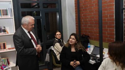 Nilüfer Belediye Başkanı Şadi Özdemir, üniversiteli öğrencilere destek olmak amacıyla