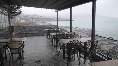 Rize’de 18 gün önce meydana gelen fırtınada sahilde dalgaların zarar