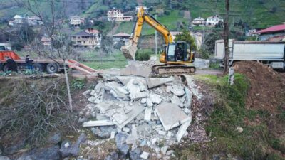 Rize'deki Fırtına Vadisi'nde devletin tasarrufunda bulunmayan ve taşkın riski yaratan