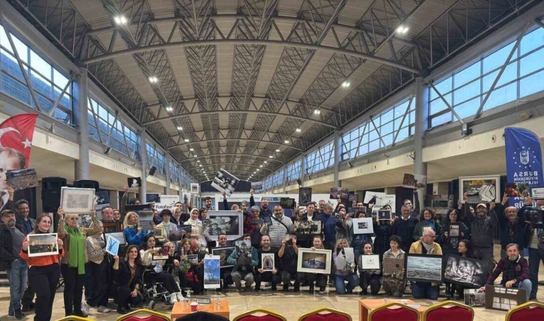 Bursa'da düzenlenen 14. Uluslararası Fotoğraf Festivali, bir ay boyunca 10