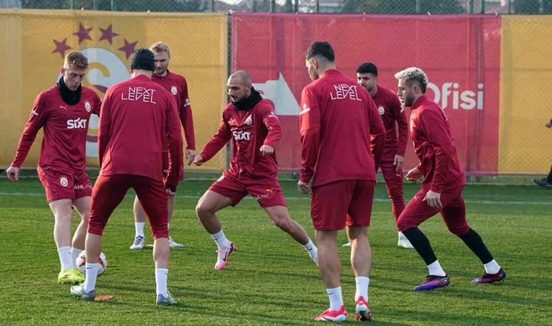 Galatasaray, Ajax maçı hazırlıklarını Florya Metin Oktay Tesisleri'nde sürdürdü. Antrenman,