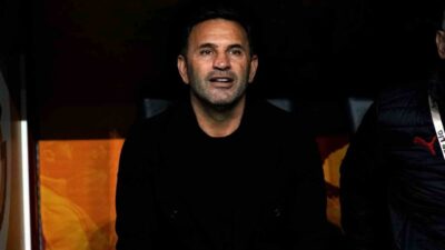 Galatasaray Teknik Direktörü Okan Buruk, Başakşehir maçında 9 oyuncu değişikliğiyle