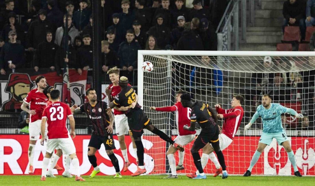 Galatasaray, UEFA Avrupa Ligi play-off turunda AZ Alkmaar ile eşleşti.