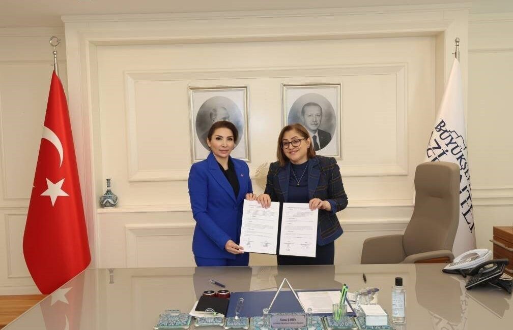 Gaziantep'te Gazeteciler Cemiyeti Başkanı Meral Ay, Gaziantep Büyükşehir Belediye Başkanı