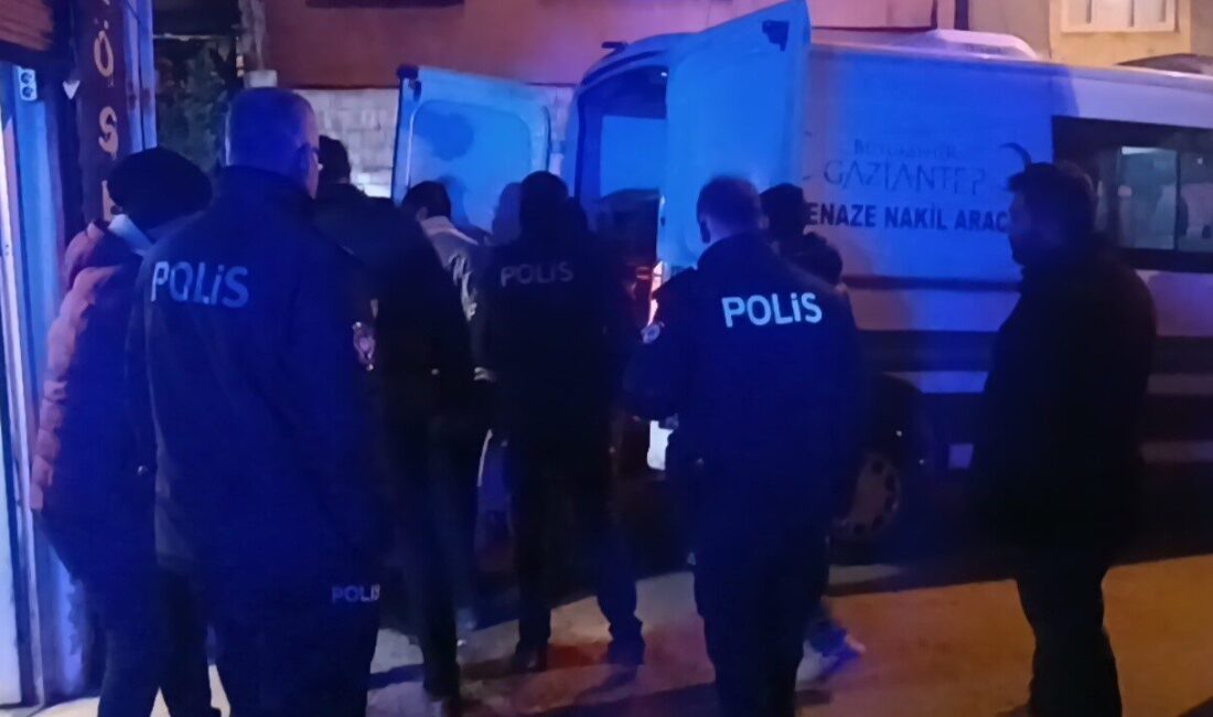 GAZİANTEP’TE BÜFEDE SİLAHLI SALDIRIDA HAYATINI KAYBEDEN ŞAHIS İÇİN AĞIR IRAKLAR Gaziantep'te bir büfede meydana