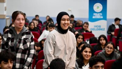 Yeşilyurt Belediye Başkanı Prof. Dr. İlhan Geçit, genç odaklı hizmet