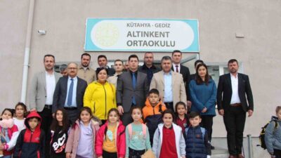 Kütahya'ya bağlı Altınkent Ortaokulu, yenilenen fen bilimleri laboratuvarı ve kütüphanesini