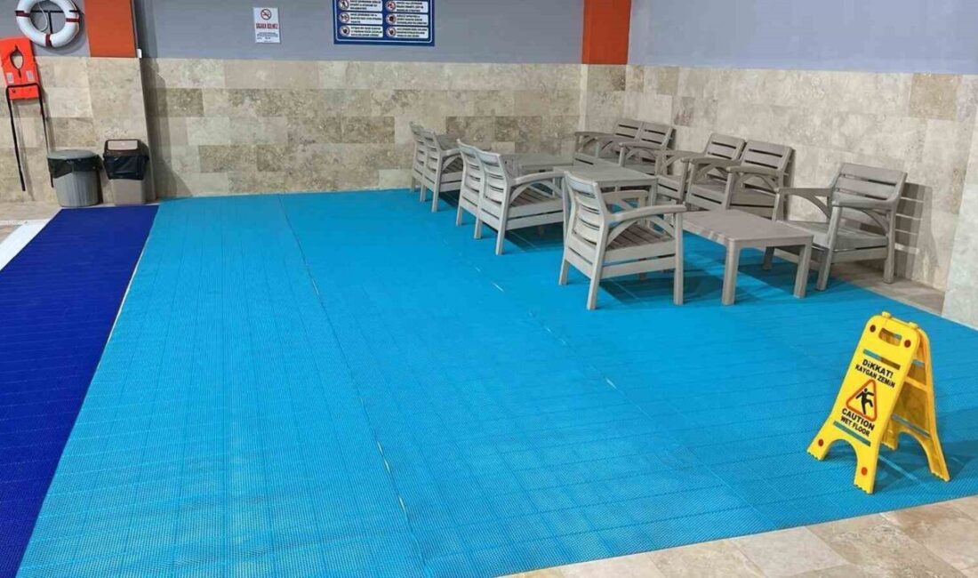 Gediz’de açılışı gerçekleştirilen yarı olimpik yüzme havuzunda hizmet detaylar belirlendi Kütahya'nın Gediz ilçesindeki Yarı