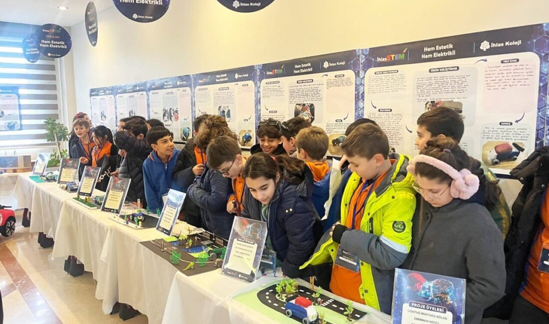 İhlas Kolejindeki STEM Fuarı'nda öğrenciler geleceğin teknolojilerini ve projelerini sergiledi.