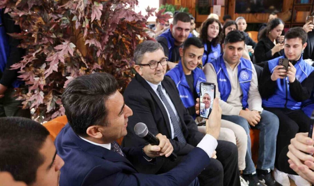 Gençlik ve Spor Bakanı Osman Aşkın Bak, Bilecik'te üniversite öğrencileriyle