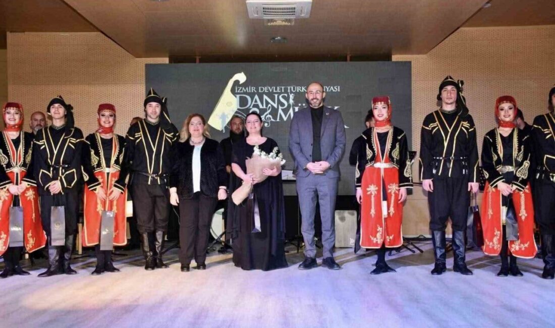 İzmir Devlet Türk Dünyası Dans ve Müzik Topluluğu'nun konseriyle başlayan