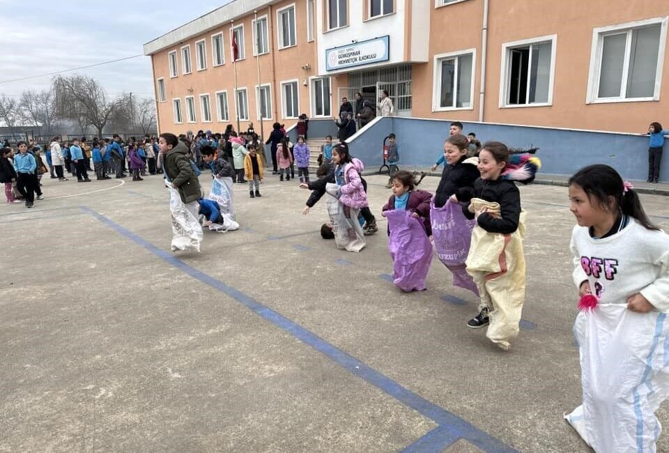 Gönüllü gençlerinden öğrencilere unutulmaz bir gün Düzce Gençlik ve Spor
