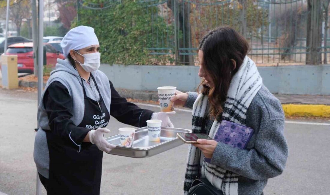 Eskişehir Büyükşehir Belediyesi, öğrenciler için başlattığı "Günaydın Çorbası" uygulamasına devam