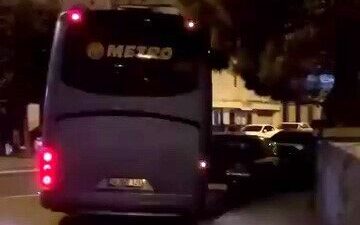 Güngören'de 16 yaşındaki bir çocuk, dedesinin otobüsünü kaçırarak park halindeki