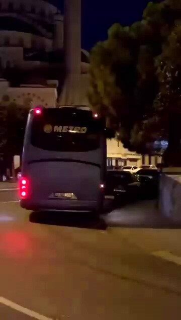 Güngören'de 16 yaşındaki bir çocuk, dedesinin otobüsünü kaçırarak park halindeki