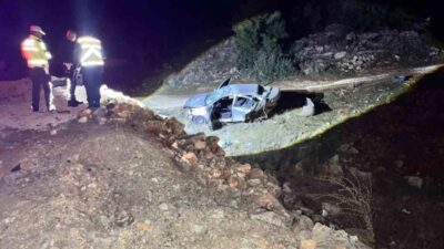 Besni ilçesindeki trafik kazasında hafif ticari araçla otomobil çarpıştı, 2