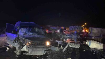 Birecik'te hafif ticari aracın traktöre çarpması sonucu Emrah Ç. ve
