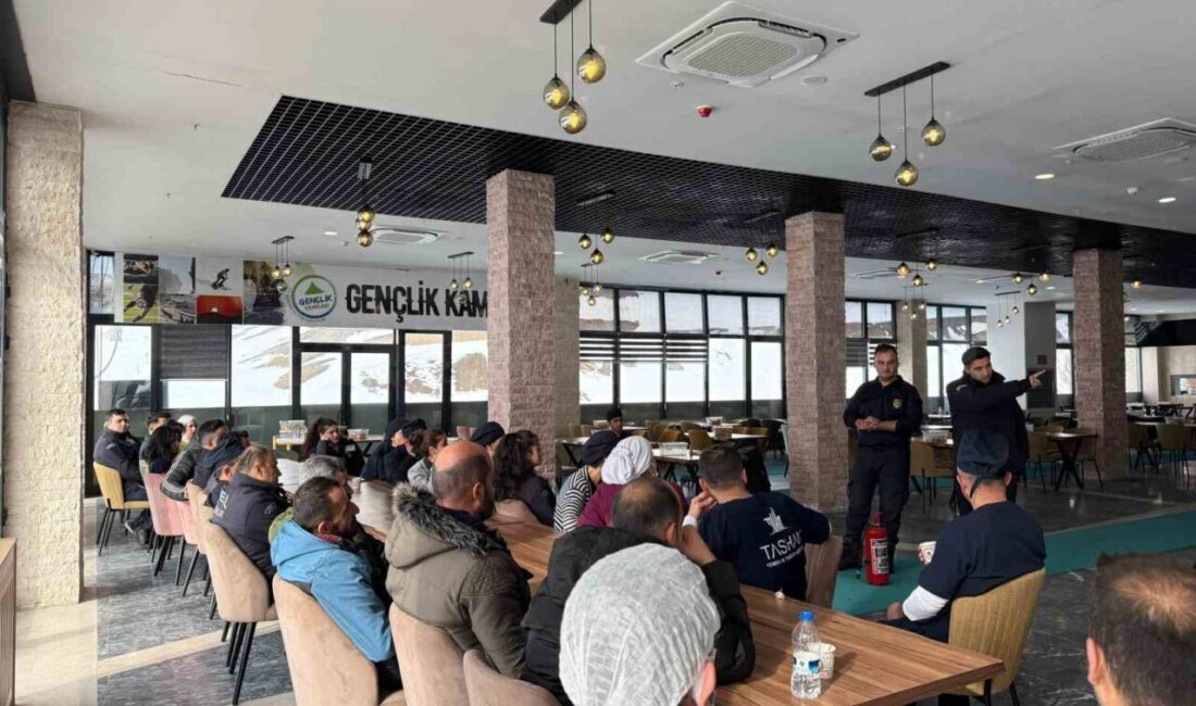 Hakkari Belediyesi İtfaiye Müdürlüğü, yangın konusunda bilgilendirme ve eğitim çalışmalarına