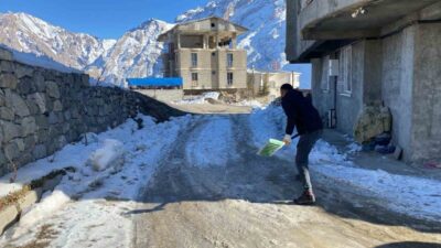 Hakkari'de yaşanan Sibirya soğukları nedeniyle hayat durma noktasına geldi. Sıcaklık