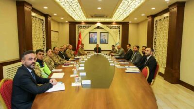 Hakkari Valisi Ali Çelik, asayiş toplantısında son 10 günde 86