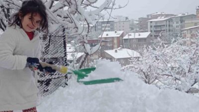 Hakkari’de kar yağışının ardından ortaya çıkan kartpostallık manzaralar, kent merkezinde
