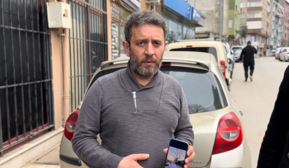 Bursa'da halı saha maçından dönen lise öğrencilerine ticari araç çarptı.